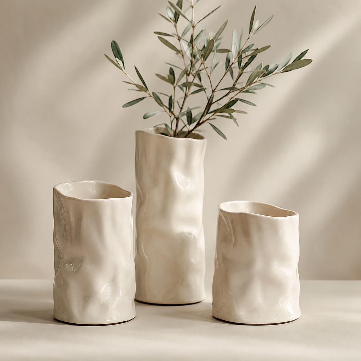 Le Plissé — Vase sculptural crème